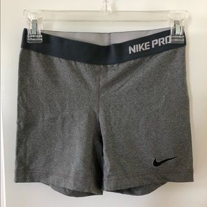NIKE PRO women’s shorts 3” gray